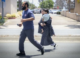 Three men killed, two suspected shooters dead in US mosque attack Three men, two suspects dead after US mosque shooting