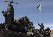 Truce expiration sparks new strikes by Russia and Ukraine Russia, Ukraine resume strikes as truce expires