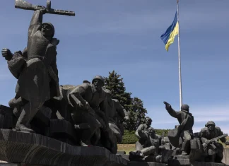 Truce expiration sparks new strikes by Russia and Ukraine Russia, Ukraine resume strikes as truce expires