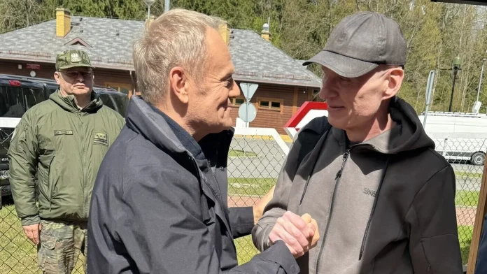 Who is Andrzej Poczobut and why did Belarus release him?