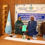Hoggaamiyaha Koofurgalbed Aadan Madobe oo wareejiyay xilka gudoomiyaha Golaha Shacabka