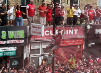 Dozens rescued from elevated platform during Arsenal’s victory parade celebration Dozens rescued from height during Arsenal victory parade