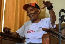 Everest survivor describes dramatic escape after being trapped on the mountain Trapped Everest survivor recounts escape