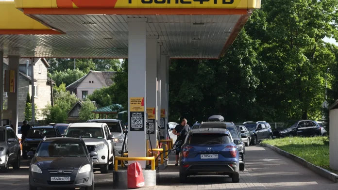 Four Killed as Crimea Halts Fuel Sales Amid Escalating Tensions Four dead and fuel sales suspended in Crimea