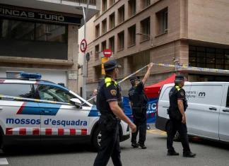 Man Fatally Shot Outside Police Station in Barcelona Man shot dead outside Barcelona police station