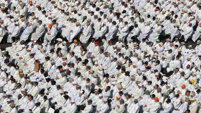Over 1.2 million people attend Pope's mass in Madrid