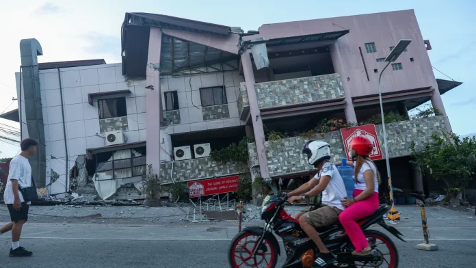 Powerful Philippine quake leaves at least 32 feared dead