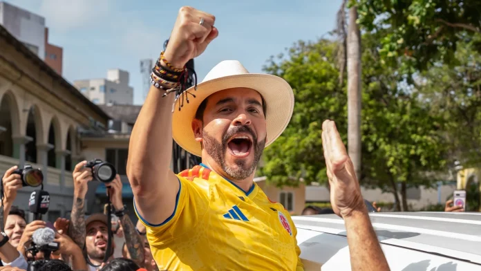 Right-wing outsider clinches Colombia’s presidency in razor-thin victory Right-wing outsider narrowly wins Colombian presidency
