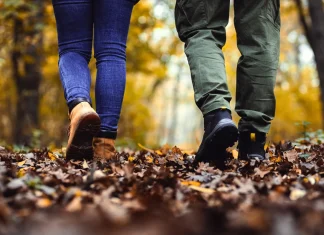 Study Finds Most People Naturally Veer Left While Walking People naturally turn to left when walking, study finds