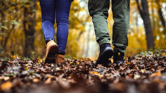 Study Finds Most People Naturally Veer Left While Walking People naturally turn to left when walking, study finds
