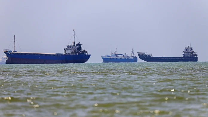 US forces lift blockade of Iranian ports following deal