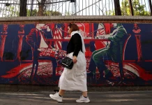 US and Iran to hold fresh talks as Tehran shuts key strait US and Iran set for new talks as Tehran closes strait