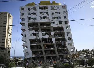 Venezuela Rushes to Save Hundreds Following Two Powerful Earthquakes Venezuela races to rescue hundreds after twin earthquakes