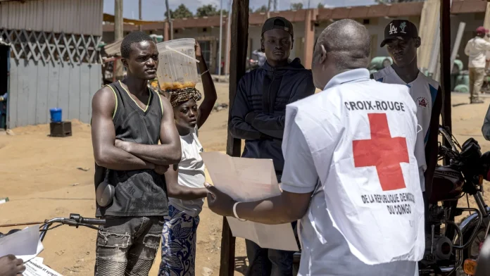 WHO says suspected Ebola cases drop as hundreds ruled out