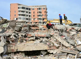 Venezuela earthquake death toll climbs to nearly 3,000 Venezuela quake death toll rises to nearly 3,000