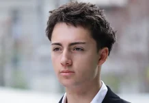 French teenager fined in Singapore over “straw licking” incident French teen fined in Singapore 'straw licking' case