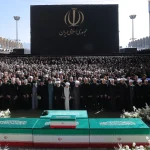 Kumanaan ruux oo isugu soo baxay wadooyinka Tehran aaska Khamenei Funeral procession for Iran's late supreme leader begins