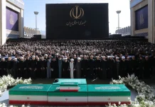 Kumanaan ruux oo isugu soo baxay wadooyinka Tehran aaska Khamenei Funeral procession for Iran's late supreme leader begins