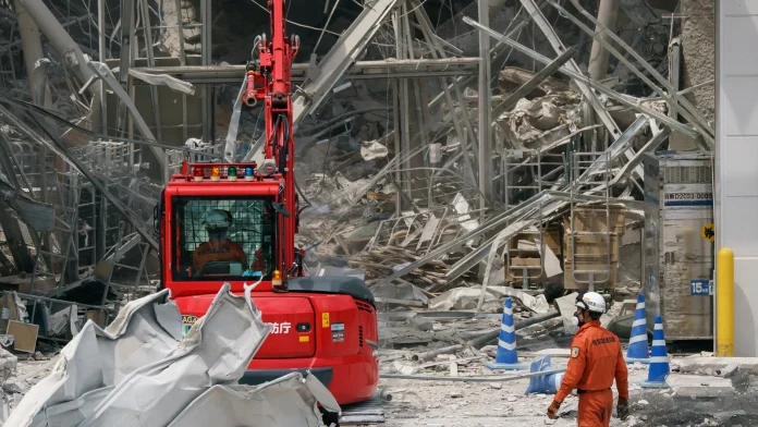 Japan earthquake death toll reaches 28 as survivors battle extreme Japan quake toll hits 28 as survivors struggle in heat