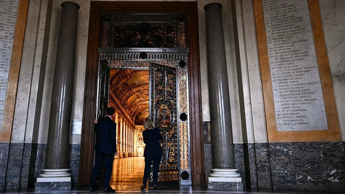 Louvre gallery targeted by thieves reopens to the public