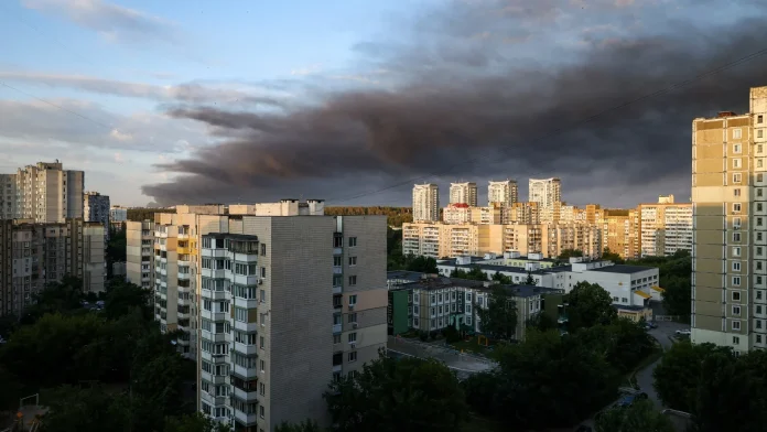 Russia Bombards Kyiv in Massive Ballistic Missile Strike Russia pounds Kyiv in major ballistic missile attack