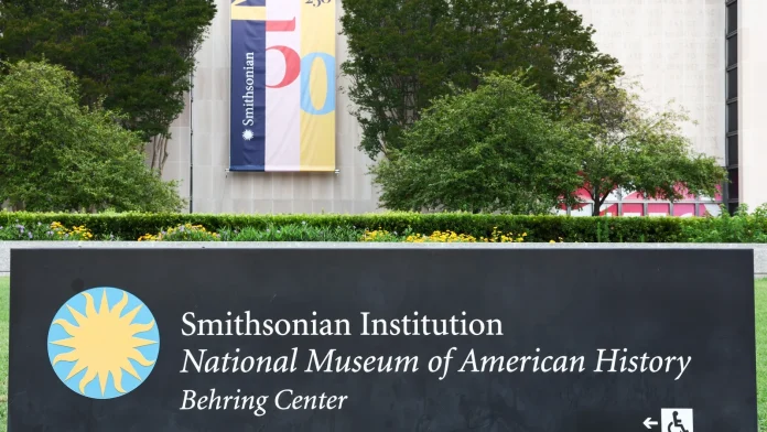 Trump Mandates Warning Labels Posted Outside America’s National History Museum Trump orders disclaimers outside American history museum