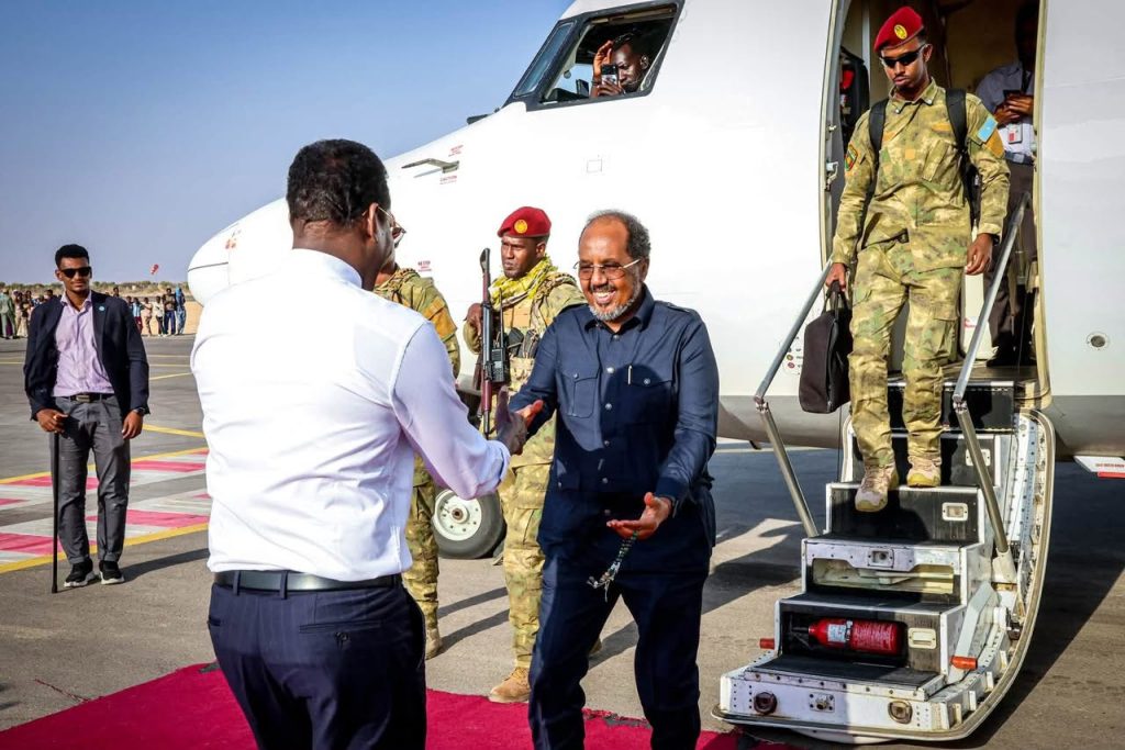 Madaxweyne Xasan Sheekh oo gaaray Dhuusamareeb
