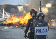 Anti-migrant demonstrators clash with police in Spain’s Ceuta enclave Anti-migrant protesters clash with police in Ceuta