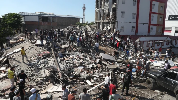 Colombia Earthquake Triggers Building Collapses and Airport Closures Buildings collapse, airports close after Colombia quake