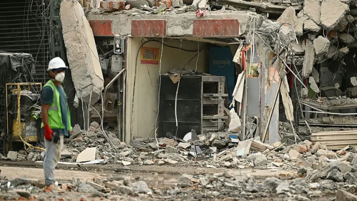Colombian President Urges US to Halt Tariffs After Devastating Earthquake Colombia president asks US to suspend tariffs over quake