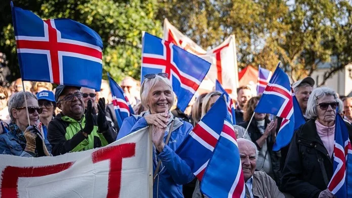 Iceland votes in referendum to reject talks on joining the Iceland rejects EU-accession talks in referendum