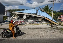 Indonesia Earthquake Death Toll Reaches 53 as Aftershocks Disrupt Rescues Indonesia quake kills 53, shocks hamper rescue efforts