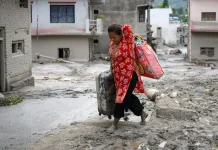 Live Updates: Rescue Crews Search Debris for Possible Survivors As it happened: Rescue workers searching for survivors