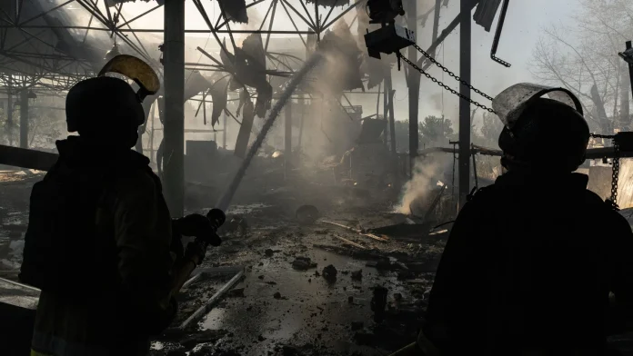 New Russian strikes in Ukraine leave at least two dead Fresh Russian strikes kill at least two people in Ukraine
