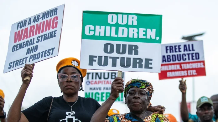 Nigerian Security Forces Free 300 People Held by Kidnappers Nigerian security forces rescue 300 kidnapping victims