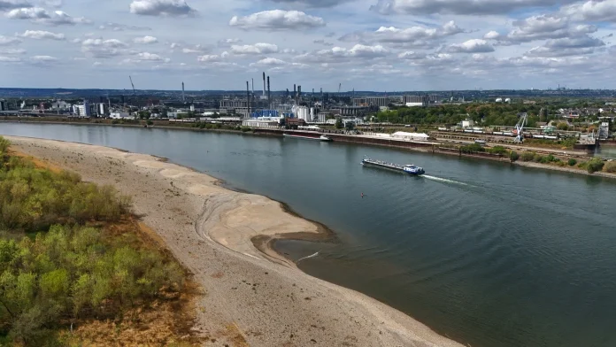 Shippers warn low water could effectively split the Rhine in Shippers warn Rhine could be 'split in two' by low water