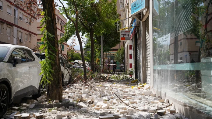Three Hurt as Fresh Earthquake Tremors Shake Spain’s Granada Region Three injured as new tremors hit Granada in Spain