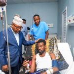 Wasiir Fiqi oo booqday askar ka tirsan PSF oo ku dhaawacantay dagaalkii Gaalkacyo