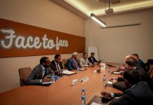Sheekh Aadan Madoobe oo la kulmay Madaxa howlgalka Midowga Yurub
