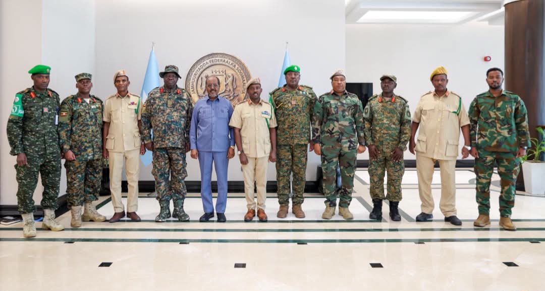 Madaxweyne Xasan oo la kulmay Taliye ku xigeenka ciidamada Uganda