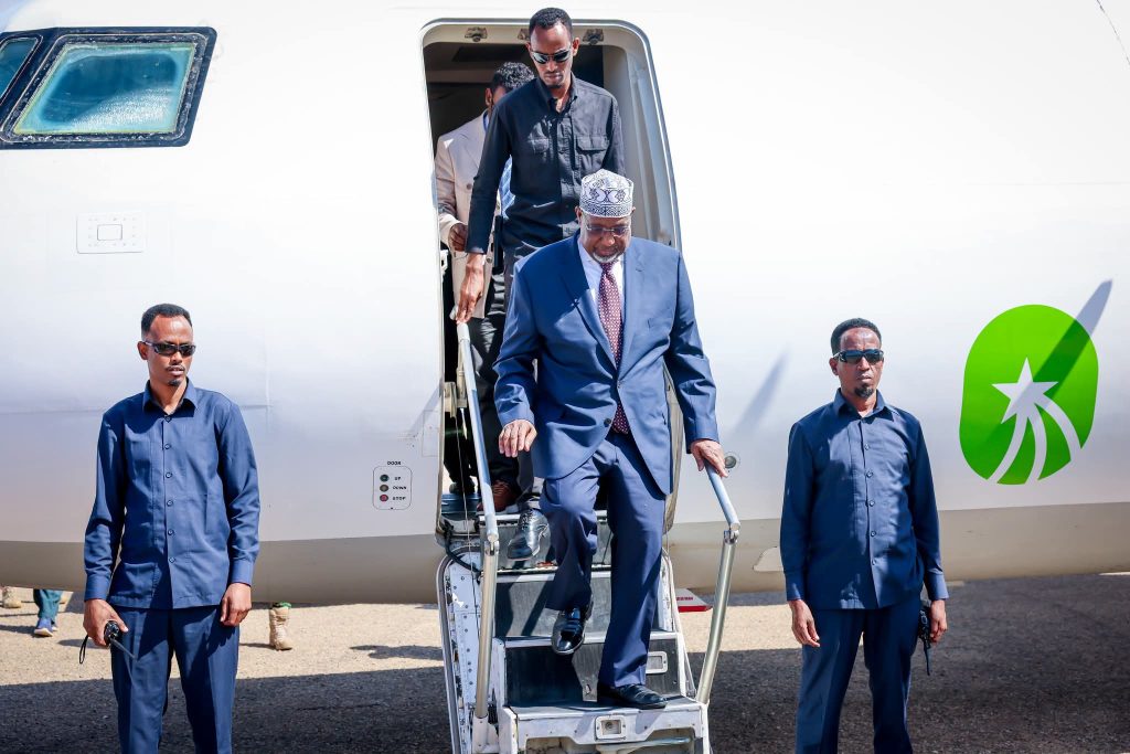 Hoggaamiye Aadan Madoobe oo dib ugu laabtay Baydhabo