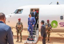 Ra’iisul Wasaare Xamsa oo si weyn loogu soo dhaweeyay Laas-Caanood