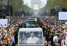 Massive crowds fill Paris streets for Pope-led open-air Mass Huge crowds gather in Paris for outdoor mass with Pope
