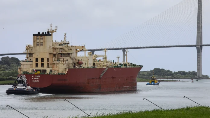 Panama Canal starts cutting ship crossings as El Niño worsens Panama Canal begins reducing crossings due to El Niño
