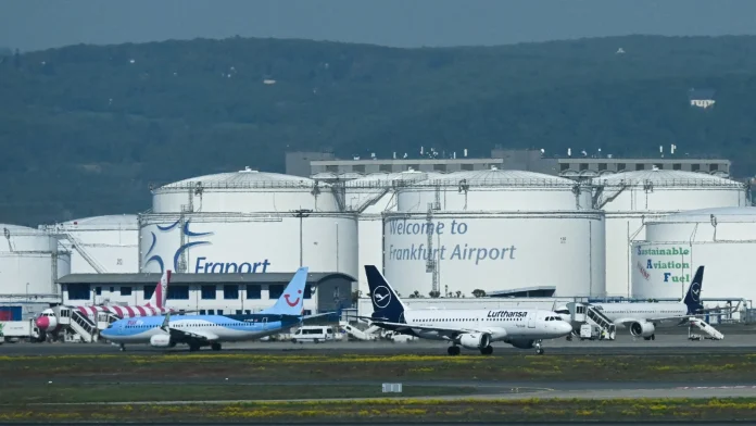 Third malaria fatality tied to outbreak near Frankfurt Airport Third malaria death linked to Frankfurt airport outbreak