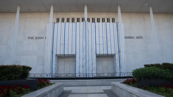 Trump warns he may keep the Kennedy Center closed indefinitely Trump threatens to keep Kennedy Center shut