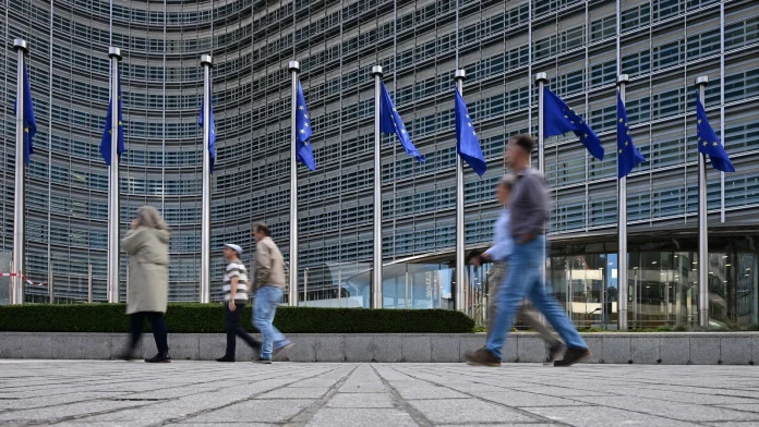 EU watchdog cautions debt may hit €1 trillion by 2027 EU watchdog warns debt could reach €1 trillion by 2027