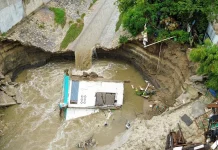 Hurricane Simon Weakens, But Heavy Rains Flood Mexico’s Coastline Rain floods Mexico's coast as Hurricane Simon weakens