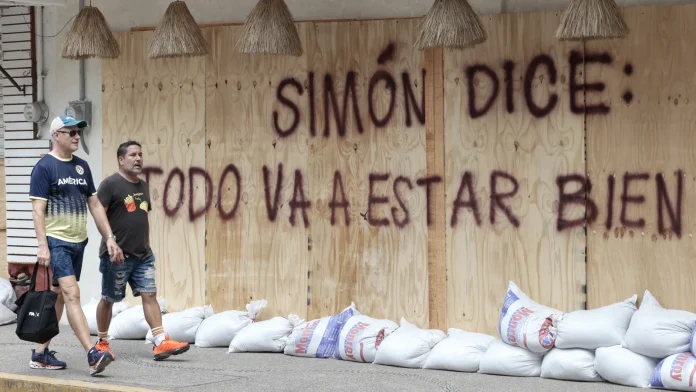 Hurricane Simon intensifies while approaching Mexico’s western coastline Hurricane Simon strengthens as it nears western Mexico
