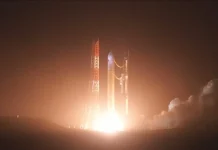 Japan Kicks Off First-Ever Mission to Mars’ Moon Phobos Japan launches world-first mission to moon of Mars